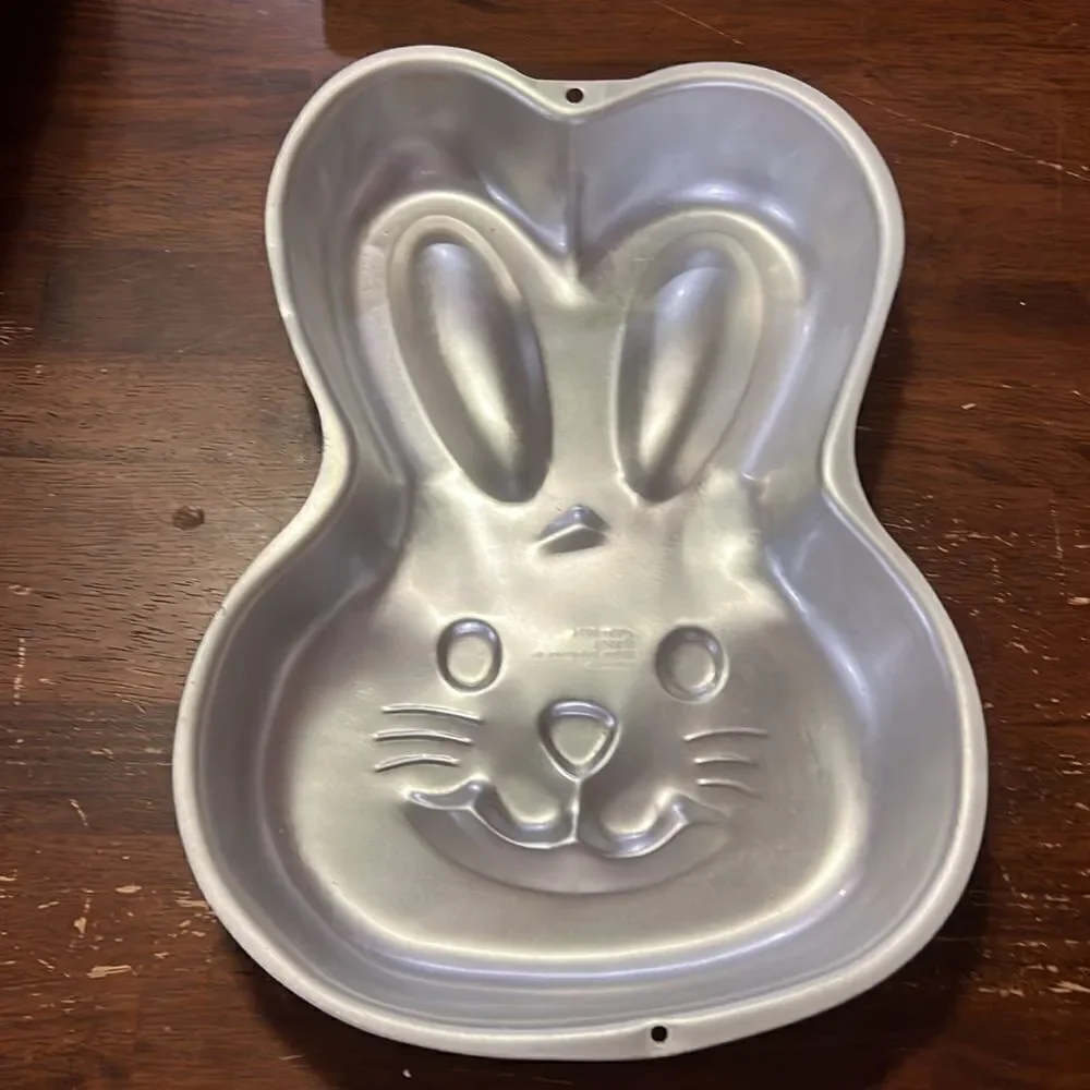 2003 Wilton Rabbit Cake Pan